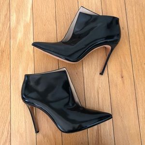 Pour La Victoire Calinda Split Vamp Pointy Bootie